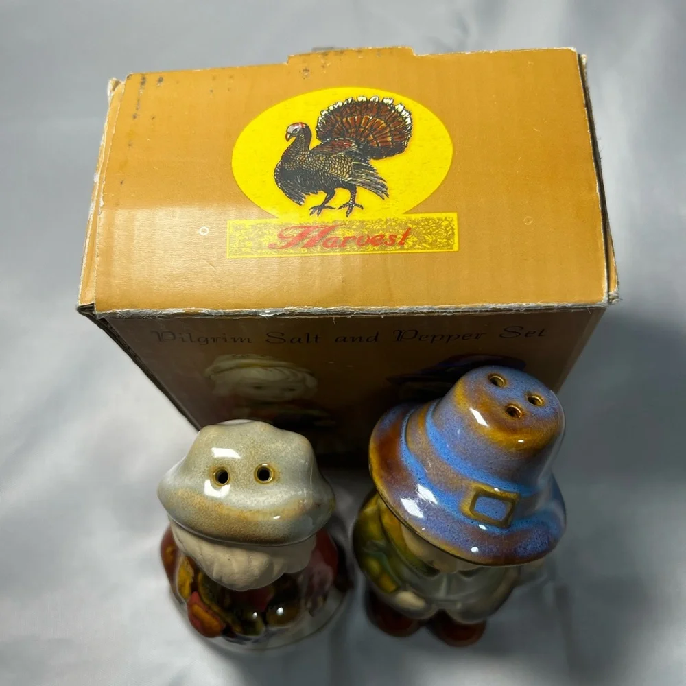 Vintage Pilgrim Thanksgiving Salt & Pepper‎ Shakers Stoneware Ceramic NIB